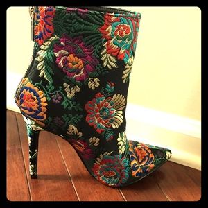 Gorgeous embroidered boots!